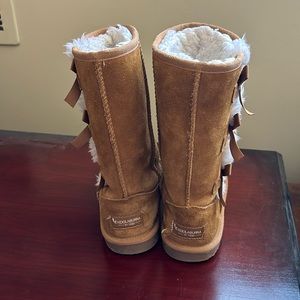 Koolaburra by Ugg boots size 1. Used but in great condition.